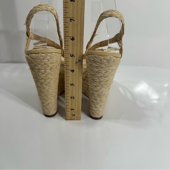 Alice & Olivia women’s Tenley raffia & leather wedge - Picture 4 of 8